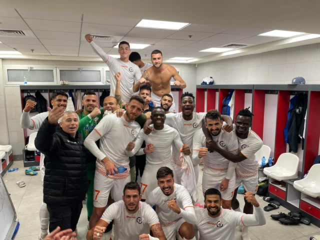 שחקני ראשון לציון חוגגים (מדיה ראשון לציון)